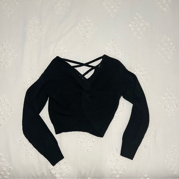 Black Cropped Sweater - Picture 2 of 4